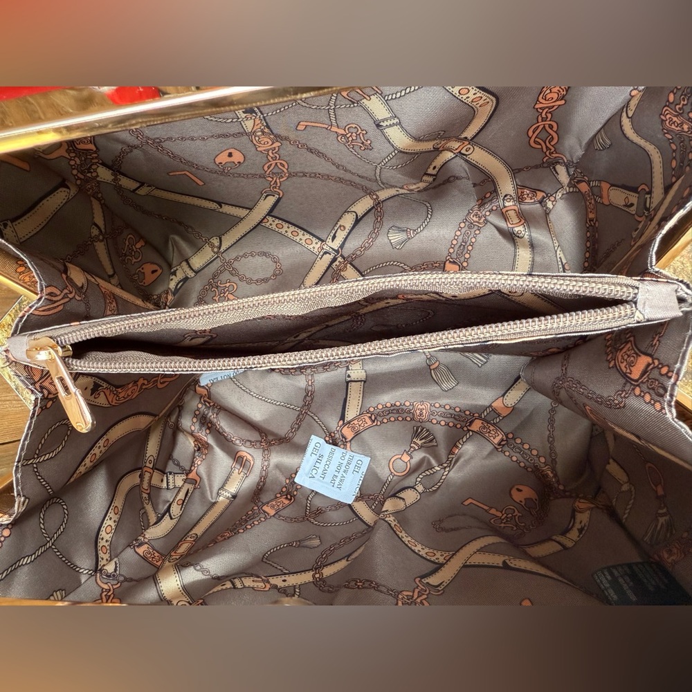 LA Terre Elegant Handbag - Picture 6 of 8